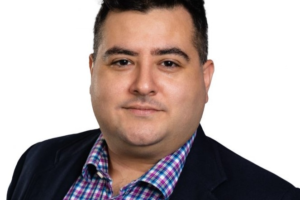 Director Hector Roos