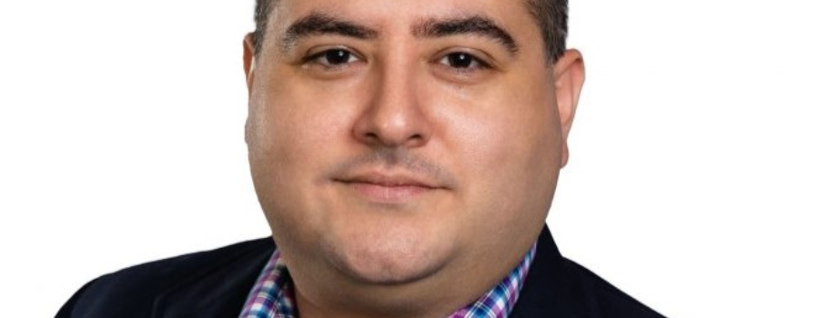 Director Hector Roos